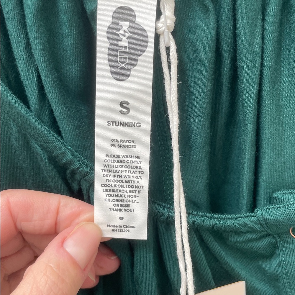 NWT POPFLEX Stunning Flowy Tank Green - Picture 3 of 7